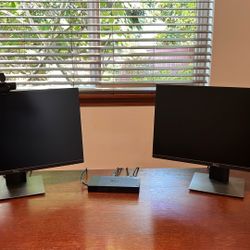 Dell Dual Monitors W/ Docking Station, Web Can and ring Light