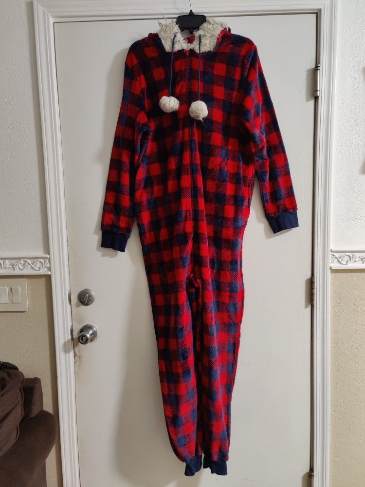 ONESIE ADULT SIZE 2 X 18W- 20W / $5 / PIJAMA ADULTO Talla 2 X / NELLIS BLVD & CHEYENNE AVE.