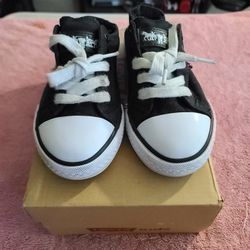 Levi's Boys  shoes sz 1