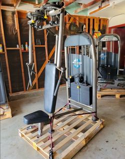 Magnum Fitness Pec Fly / Rear Delt Commercial Gym Equipment Exercise Workout Machine