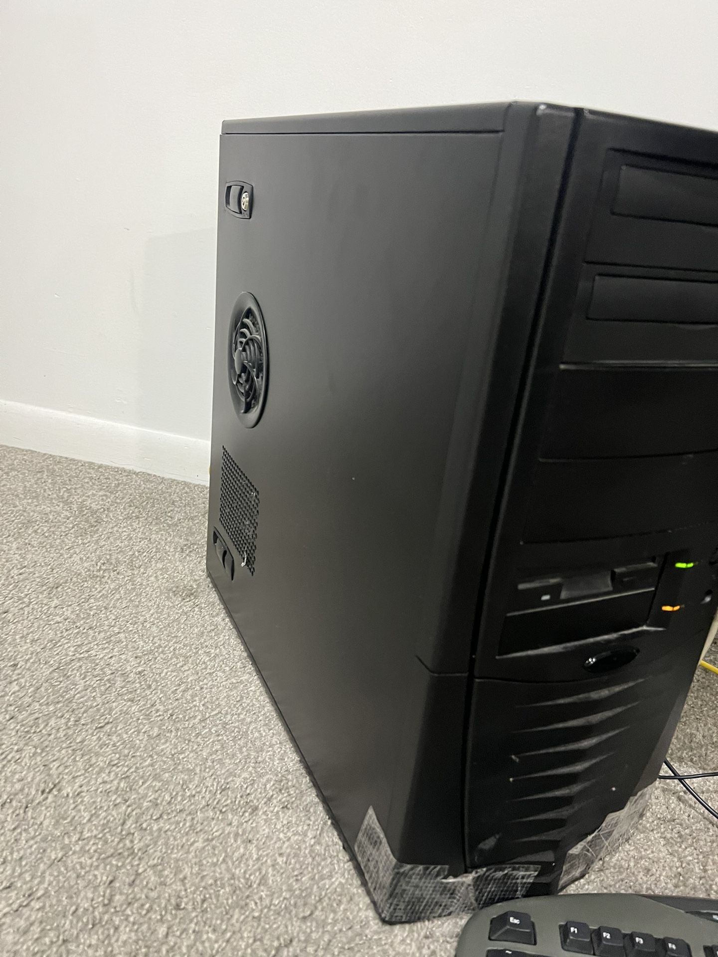 Retro Gaming Desktop Computer - AMD Athlon 64 Processor 4000+ 2.6Ghz - 960MB RAM - NVIDIA GeForce 6100 nForce 405 Graphics - 150GB HDD - Windows XP Ho