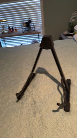 SILVERTONE GUITAR STAND