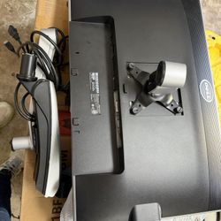 2 dell Monitors With 2 Monitor Arms 