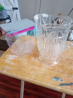 Set of 12 small containers & large pitchers 4