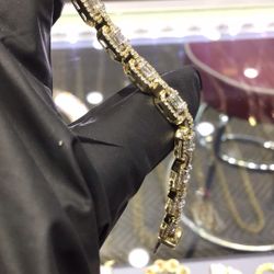 New Diamond And 10k Gold Solid 3D Style Bracelet With Baguette And Round Big Diamond .💎💎💎💎