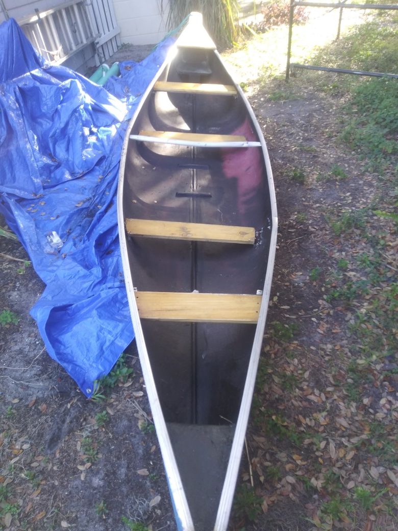 16 ft canoe new seats new tounge no cracks or holes