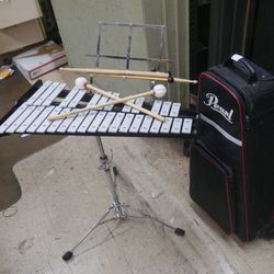 XYLOPHONE PEARL WITH STAND AND CASE GOOD CONDITION. 887132-1