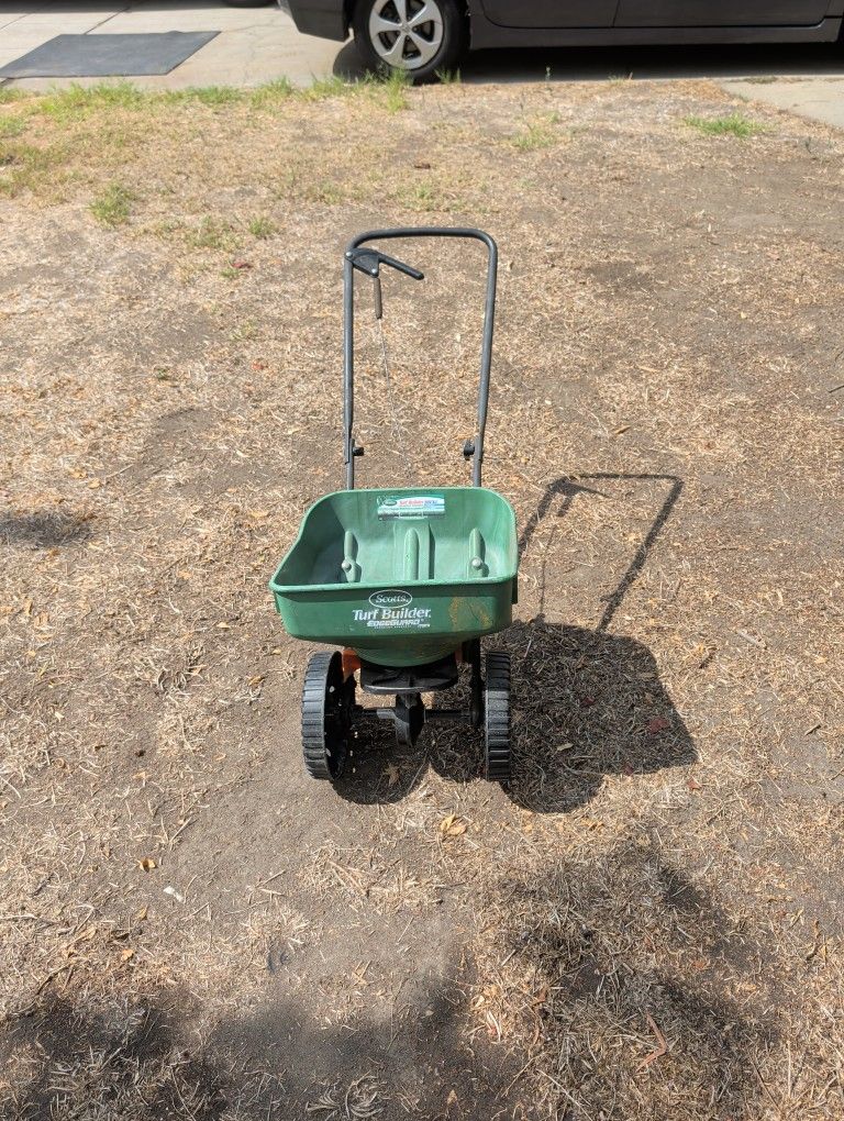 Scotts Turf Builder Edge Guard Broadcast Grass Seed Spreader