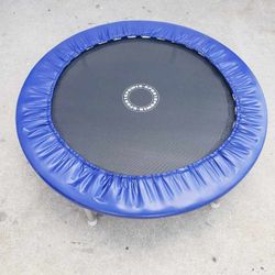 Trampoline In Excellent condition 