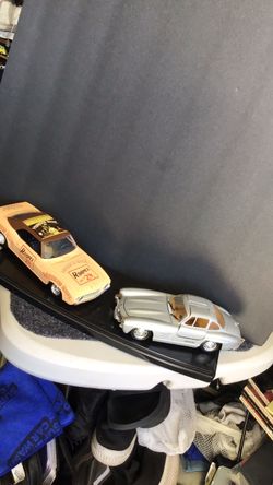 Collectible 1/24 scale die cast cars