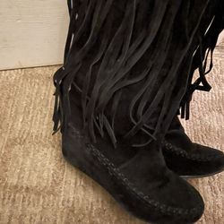 Women’s fringe suede boots