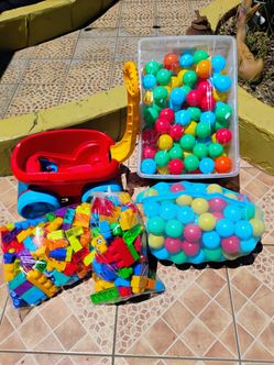 Plastic toy ball