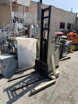 Crown electric Forklift Walkie Stacker Pallet Mover