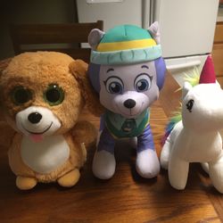 3 Stuffed animals