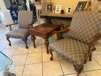 in excellent like new condition Pair of Sherrill Furniture armchairs and side Table in excellent like new condition