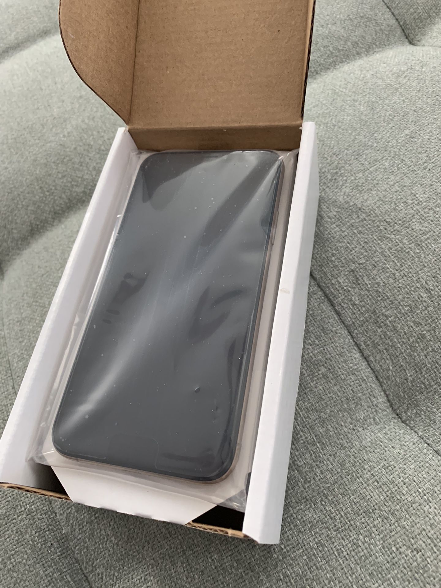 Apple iPhone XS - 512GB - Gold Colors - Factory Unlocked ,New in Box