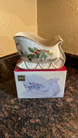 MIKASA HOLIDAY SLEIGH