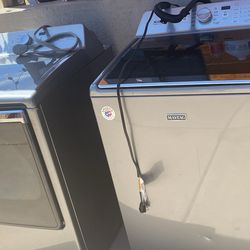 Maytag washer with agitator and electric dryer