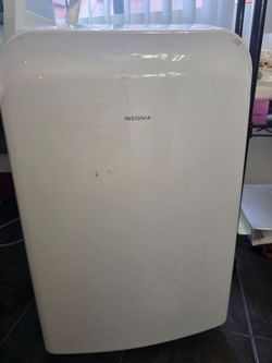 Insignia™ - 250 Sq. Ft. 6,000 BTU Portable Air Conditioner - White