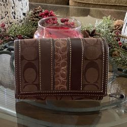 COACH LOGO BIFOLD WALLET NEW