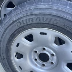 Nissan Titán Truck Tire And Rin