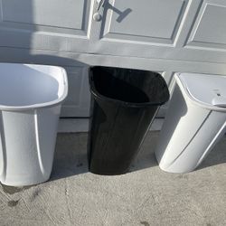 Three swing top trash cans but only one lid