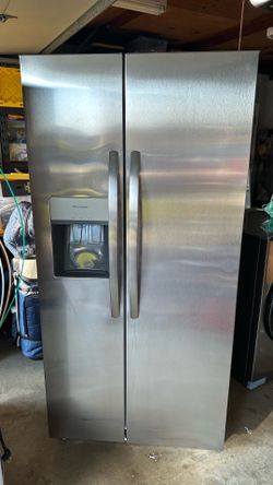 Frigidaire 22 Cu. Ft. 33" Standard-Depth Side-by-Side Refrigerator FRSS2323AS