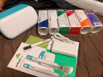 Cricut machine and supplies