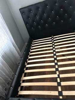 Queen size bed with new mattress 14 inch