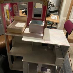 Huge doll house/Play house