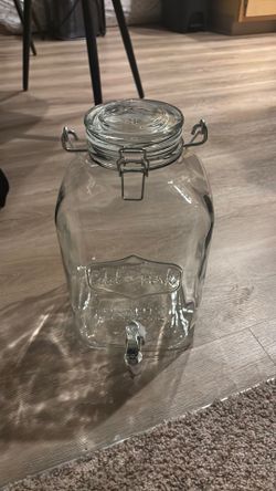 Glass jug