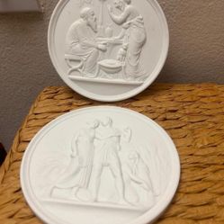 PAREJA DE CUADROS ANTIGUO DE PORCELANA A RELIEVE