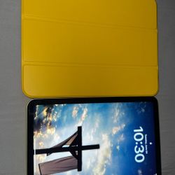 iPad A16 Chip 11 Gen 11 Inch /// Comes With Everything Original Box And Screen Protector And New Case /// Had For A Week Excellent Condition !