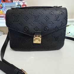 Louis Vuitton Pochette Metis Handbag.  