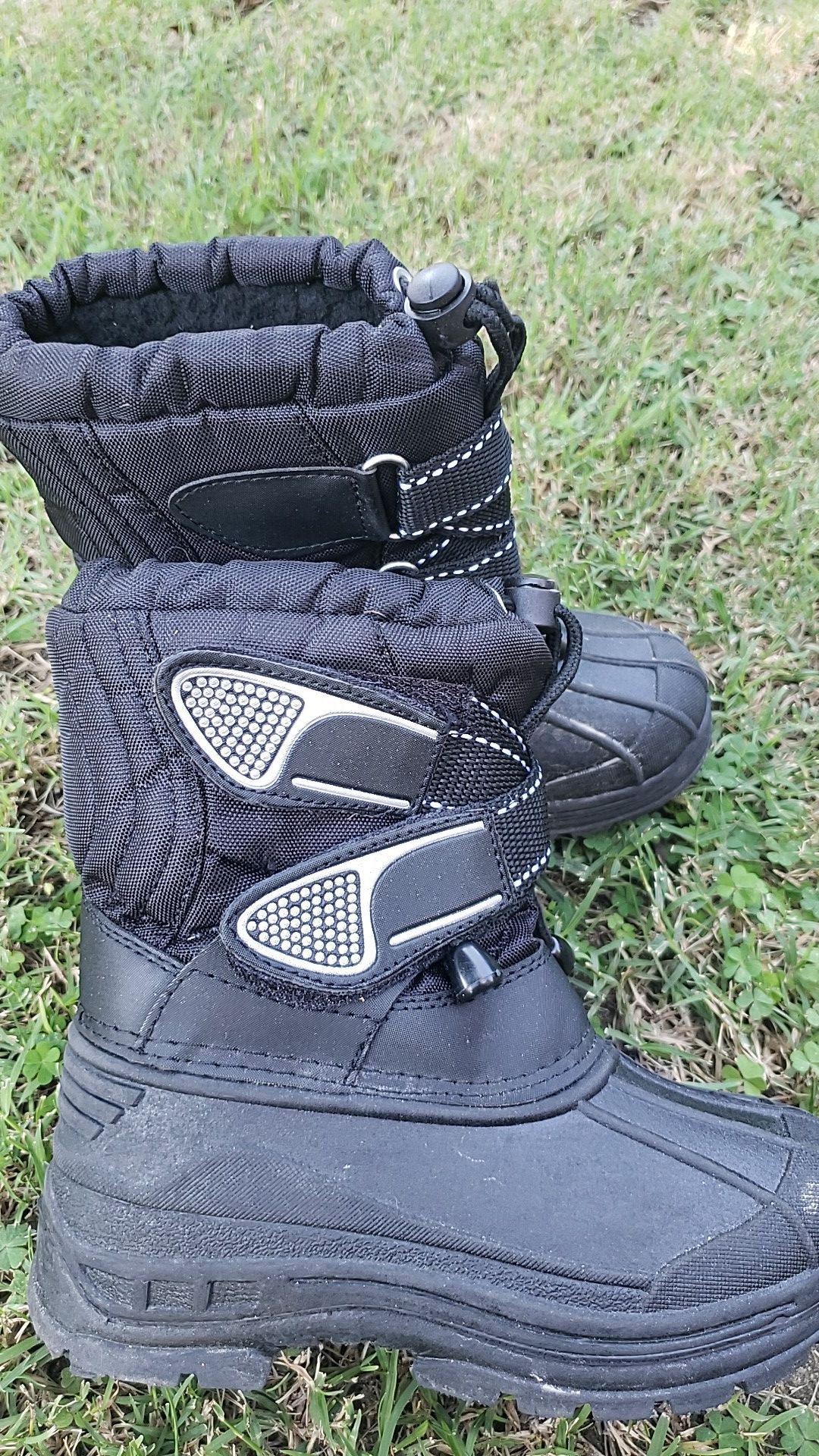 Snow boots size 11 kids