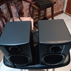 M-AUDIO AV 40. MONITOR SPEAKER VERY GOOD CONDITION. MUY BUENA CONDICION
