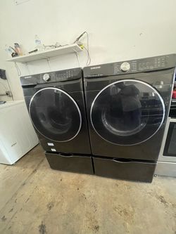 SAMSUNG WASHER AND DRYER  ( SET WITH PEDESTAL)