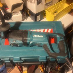 Makita HR2641 hammer drill /chipping hammer w box great condition !