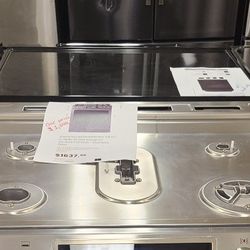BRAND NEW SAMSUNG SLIDE IN GAS STOVE