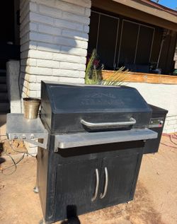 USED WORKS GREAT TRAEGER PELLET GRILL SMOKER