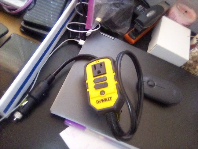 DeWalt 140 W Power Inverter