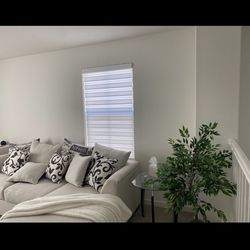 Reversible L-Shape Cream Sectional w/ Ottoman + Pillows+end table