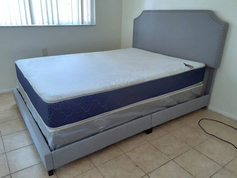 NEW Queen MATTRESS and BOX SPRING. Bed frame not included👍