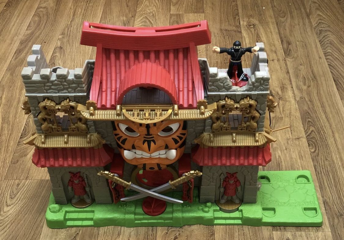 Imaginext Fisher Price V8704 Samurai Ninja Warrior Castle Playset 2011
