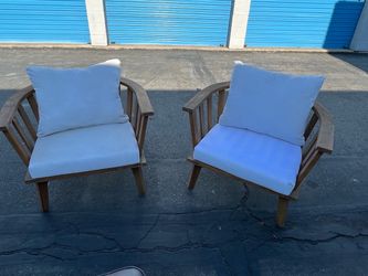 Outside lounge chairs