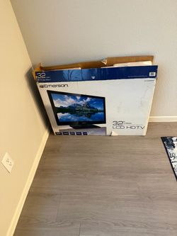 Emerson 32-Inch LCD HDTV