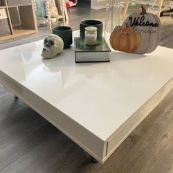IKEA Coffee Table - Tofteryd High Gloss 