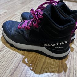 The Northface Women's Hiking Boots/Shoe Size 6.5