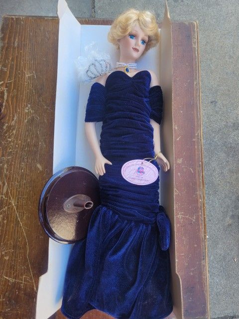 Princess Diana Porcelain Doll. Limited Edition. Collectible. Vintage.