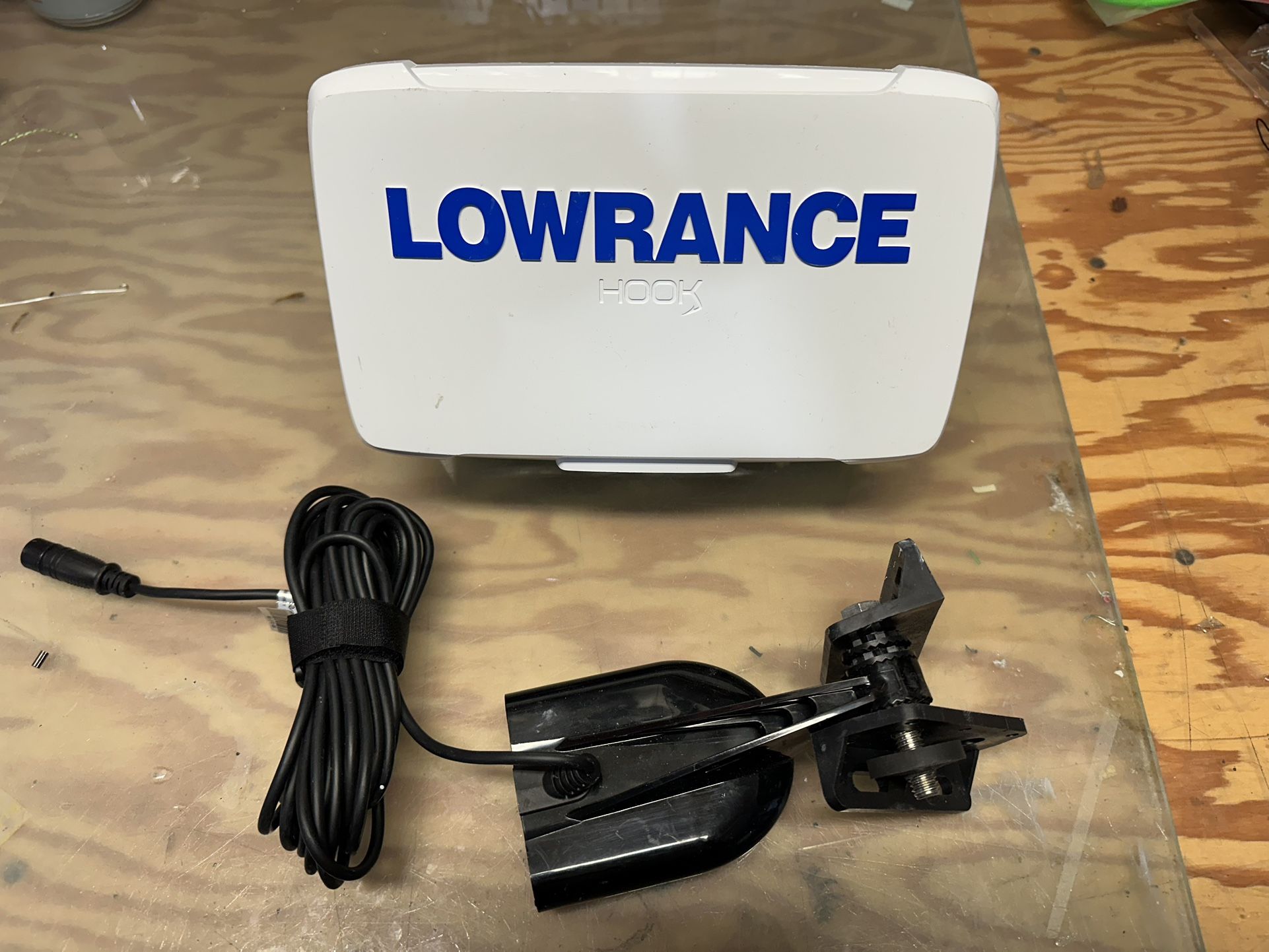 Lowrance Hook Reveal 7 Chart Plotter/ Fish Finder